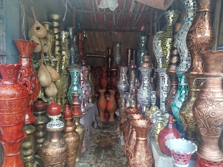 মাটির জিনিসের শৌখিন হলে ঢাকার যেখানে যাবেন