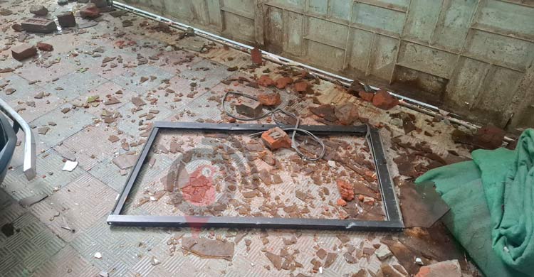 বঙ্গবীর কাদের সিদ্দিকীর বাড়িতে হামলা-ভাঙচুর