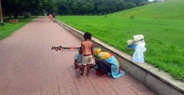 ভারতে জন্ম দুই সন্তান নিয়ে বিপাকে বাংলাদেশি মা