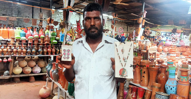 ফ্যাশনেও জায়গা করে নিয়েছে মৃৎশিল্প
