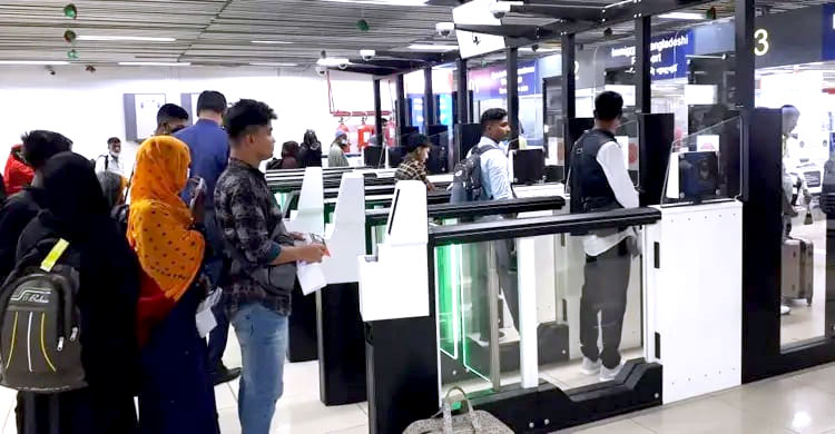 শাহজালালে বন্ধ ই-গেট সেবা, ইমিগ্রেশনে সেই আগের ভোগান্তি