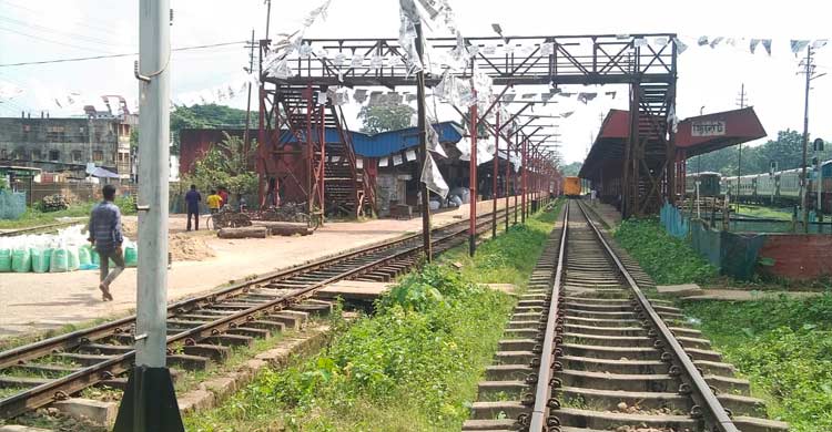 কালোবাজারি ঠেকাতে পেছনের ৩ গেট খোলা রেখে মূল ফটকে অভিযান