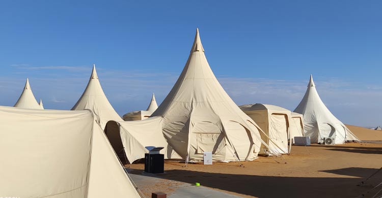 তাঁবুর হোটেল, উটে চড়া, ছাগলের চামড়ার ভেলা, এবং অন্যান্য