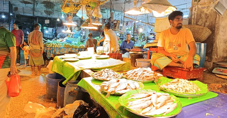 খুচরা বাজারে মাছের দাম চড়া