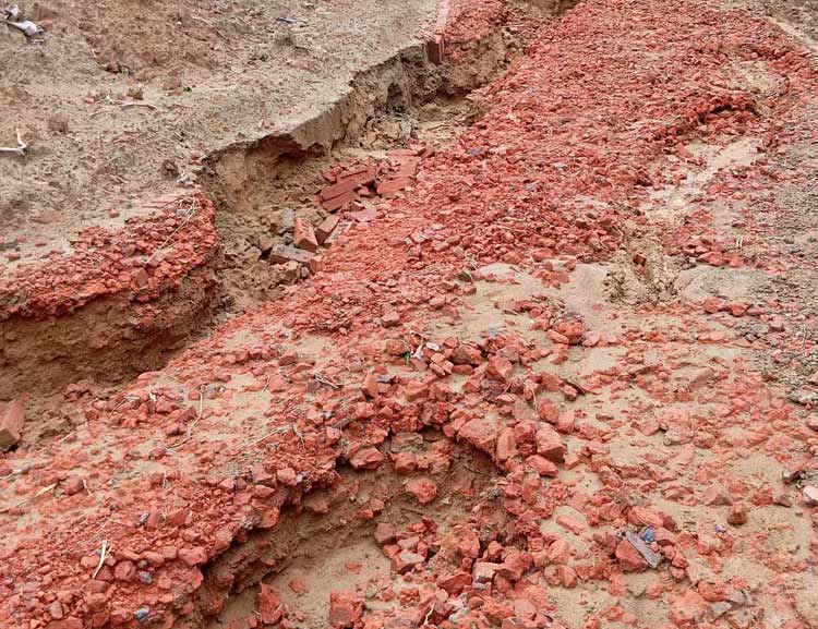 ভারী বর্ষণে ধসে পড়া পাহাড়ি সড়ক সংস্কার হয়নি ৫ মাসেও