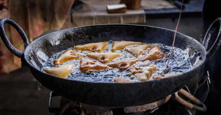 সয়াবিন নাকি সরিষা, ভাজা-পোড়ায় কোন তেল বেশি ক্ষতিকর