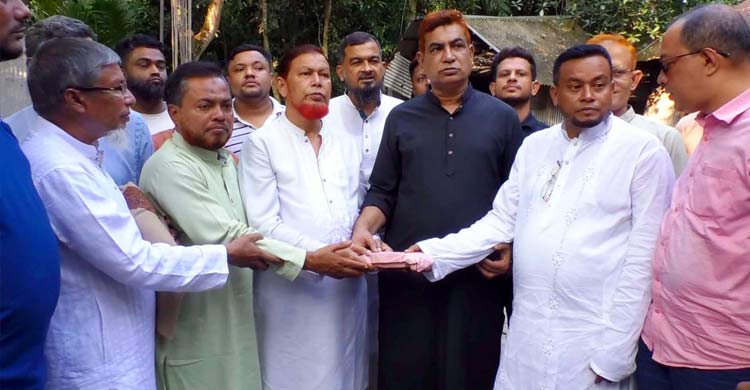  সেই যুবলীগকর্মীর ঘর নির্মাণ করে দিচ্ছেন এ্যানি