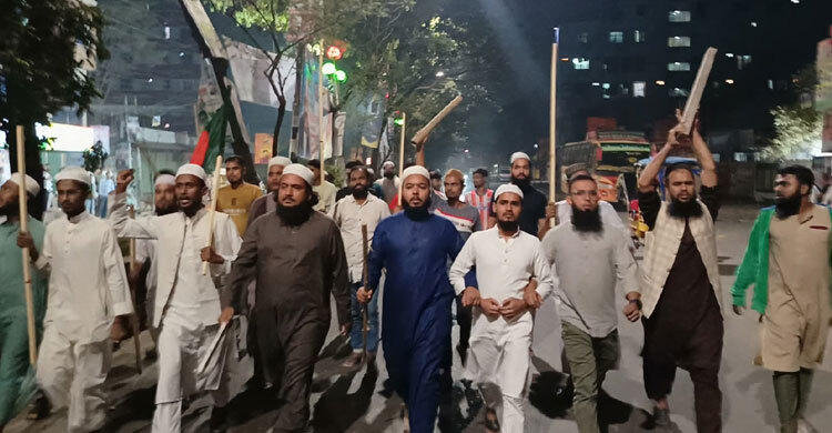 দেশজুড়ে নাশকতার প্রতিবাদে যুব মজলিসের বিক্ষোভ মিছিল