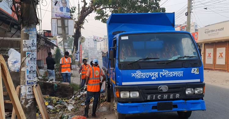 ভাগাড়ের দুর্গন্ধে বন্ধের পথে প্রাথমিক বিদ্যালয়