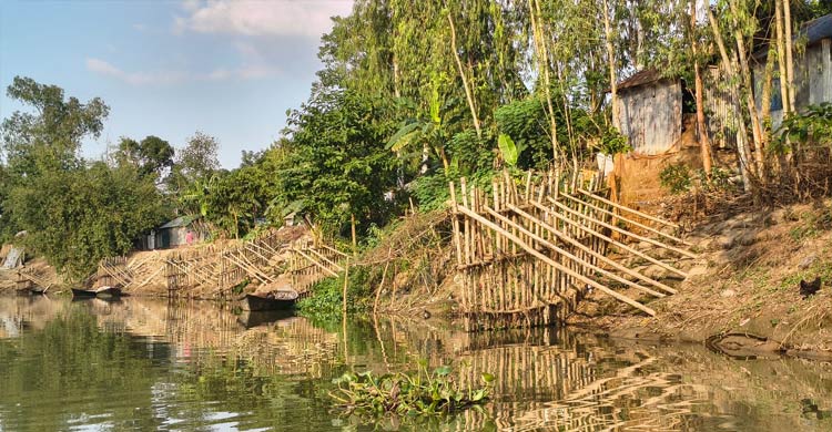 স্বেচ্ছাশ্রমে বদলে যাওয়া এক গ্রামের গল্প