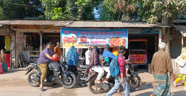 ৮০০ টাকা কেজি রান্না করা গরুর মাংস কিনতে ক্রেতাদের হিড়িক