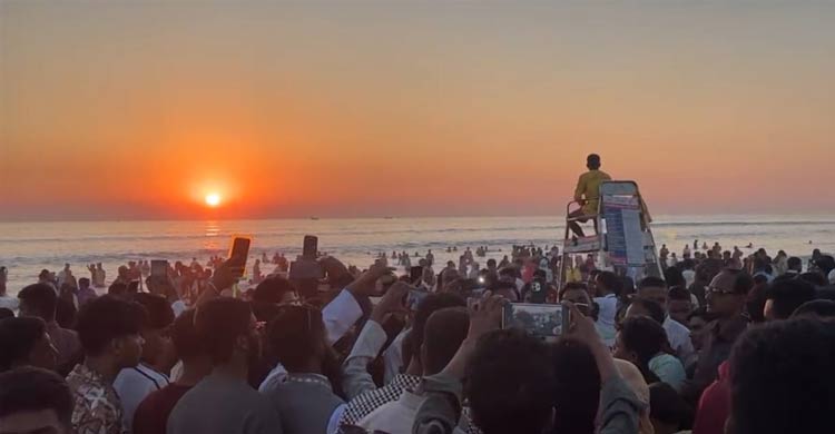 বছর শেষে পর্যটকে সরগরম কক্সবাজার, ৫০০ কোটির বাণিজ্যের আশা