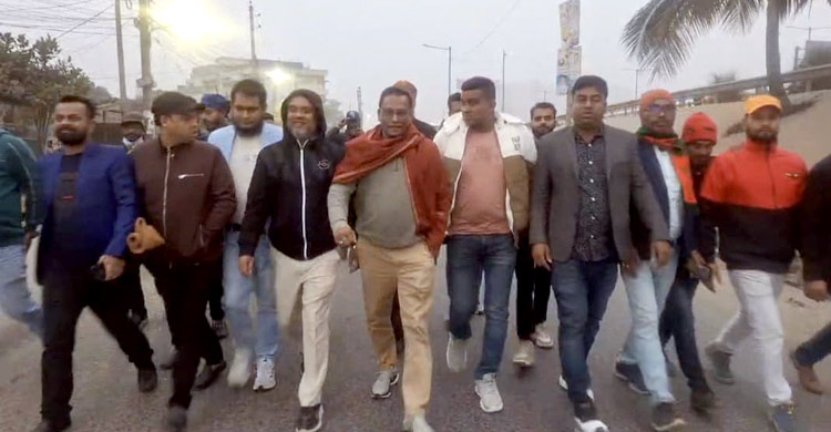 গাবতলীতে বিএনপি নেতাকর্মীদের চাপ কম, রাজধানী ছাড়ছে মানুষ