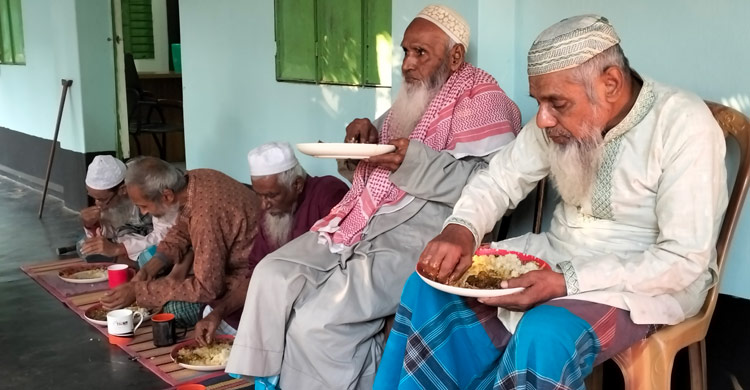 &lsquo;বাড়ির কথা মনে পড়লে বুক ধড়ফড় করে, শুধু কান্দন আসে&rsquo;