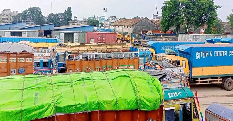 দেশের সর্ববৃহৎ বেনাপোল স্থলবন্দরের সেবা মাশুলের হার পাঁচ শতাংশ বাড়ানো হয়েছে। প্রতিটি সেবার বিপরীতে কর, টোল, মাশুলের পরিমাণ আগের