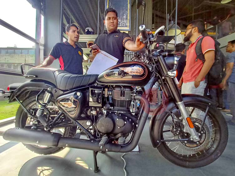 প্রয়োজন থেকে শখ, তরুণদের পছন্দের শীর্ষে দামি মোটরসাইকেল