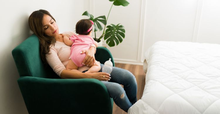 নতুন মা প্রায় ৫০% গভীর ঘুম হারায়, এর প্রভাব জানেন কি