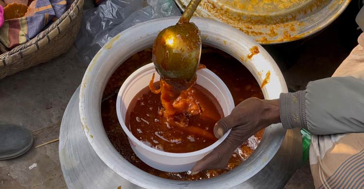 চুয়াডাঙ্গার সরোজগঞ্জে প্রতি হাটে বিক্রি হয় ২ কোটি টাকার গুড়