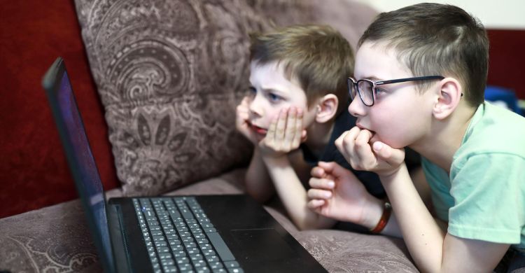 কার্টুন দেখলে কি সত্যিই শিশুর মনোযোগ কমে যায়