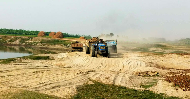 আ&rsquo;লীগ-বিএনপির দুই বেয়াইয়ের পেটে কৃষিজমির মাটি-বালু