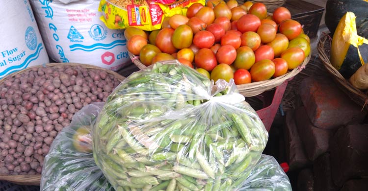 রংপুরে দাম বেড়েছে সবজি-মুরগির