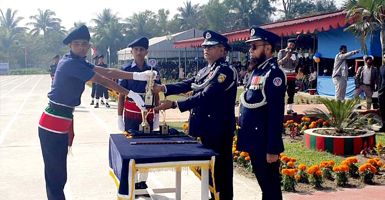 পুলিশ সঠিক থাকলে চব্বিশে আমাদের সন্তানদের জীবন দিতে হতো না