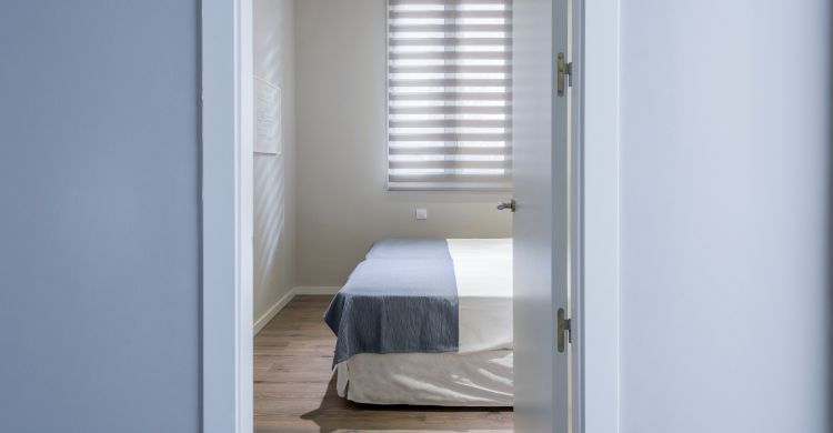 ঘুমানোর সময় দরজা বন্ধ রাখবেন, নাকি খোলা