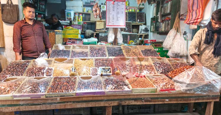 দাম বেশি, ইফতারির তালিকা থেকে বাদ পড়েছে ফল