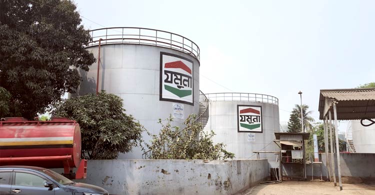 ডিপো থেকে এজেন্ট ডিলারদের তেল সরবরাহ বন্ধ, অর্ধেক পাচ্ছে ফিলিং স্টেশন