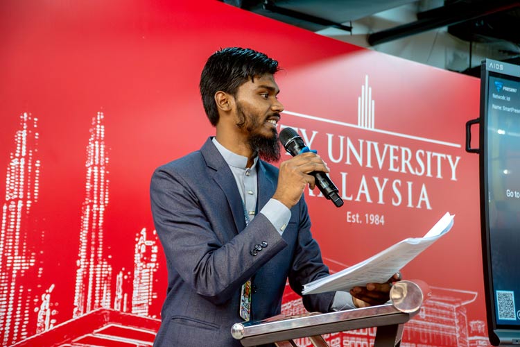 মালয়েশিয়ায় &lsquo;লিডারশিপ অ্যাওয়ার্ড&rsquo; জিতলেন বাংলাদেশি শিক্ষার্থী রফিকুল