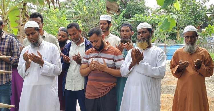 মেয়েকে দাফন করে জামাইয়ের কবর দেখতে এসেছেন আব্দুস সালাম