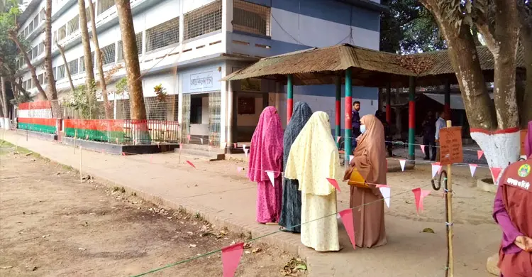 বগুড়া-৬ উপনির্বাচন: কেন্দ্রে ভোটার উপস্থিতি কম