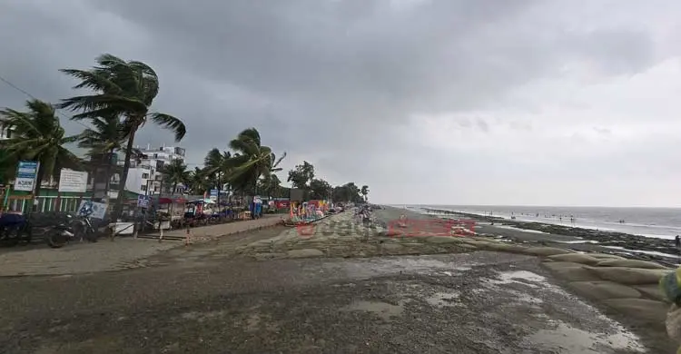 বৈরী আবহাওয়ায় উত্তাল কুয়াকাটা