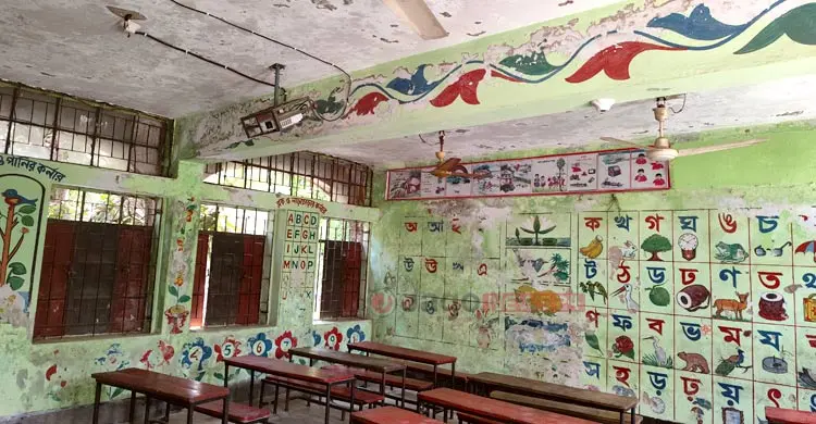 জীর্ণ ভবনে পাঠদান, ঝুঁকিতে ২৫ হাজার শিক্ষার্থী