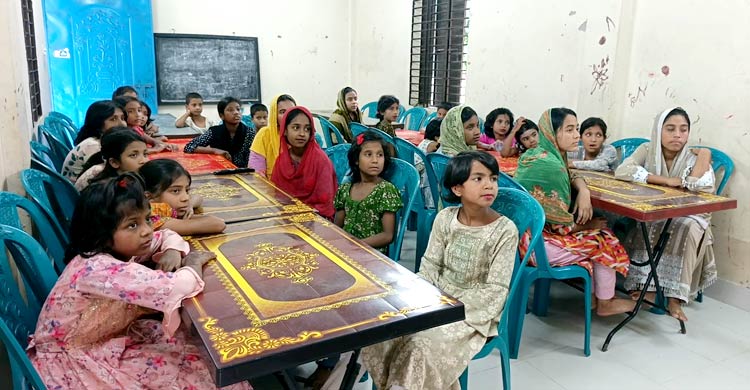 ‘মা-বাবার সঙ্গে ঈদ কাটাতে পারি না, খুব মন খারাপ হয়’