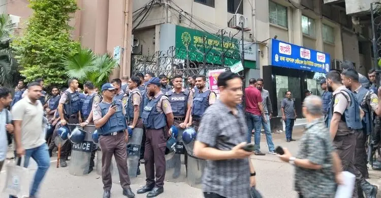 ঢাকা ন্যাশনাল হাসপাতালের সামনে ফের উত্তেজনা, অতিরিক্ত পুলিশ মোতায়েন