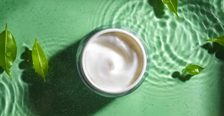 রোদে যাওয়ার আগে ত্বকে যা মাখবেন না