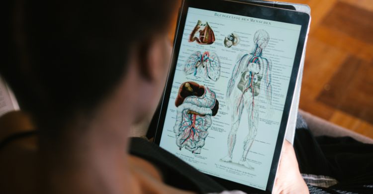 চল্লিশের পর বাড়তে থাকে নারীর স্বাস্থ্যঝুঁকি