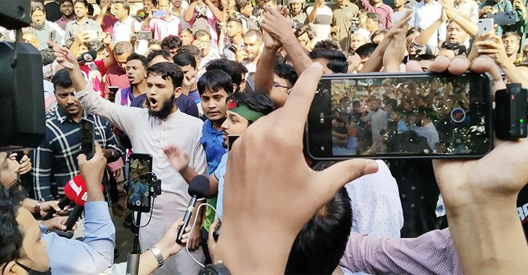 ধানমন্ডি ৩২-এ উত্তেজনা, পরিস্থিতি থমথমে