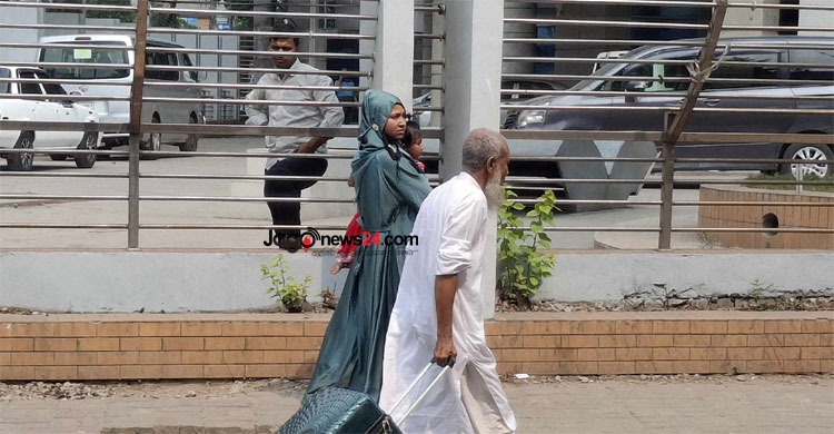 পলিটেকনিক শিক্ষার্থীদের সড়ক অবরোধ, পথে পথে মানুষের ভোগান্তি