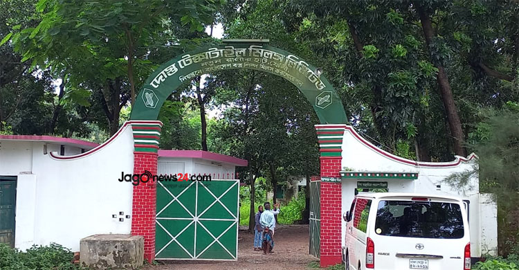 একসময়ের কর্মমুখর কারখানা এখন ‘ভুতুড়ে বাড়ি’