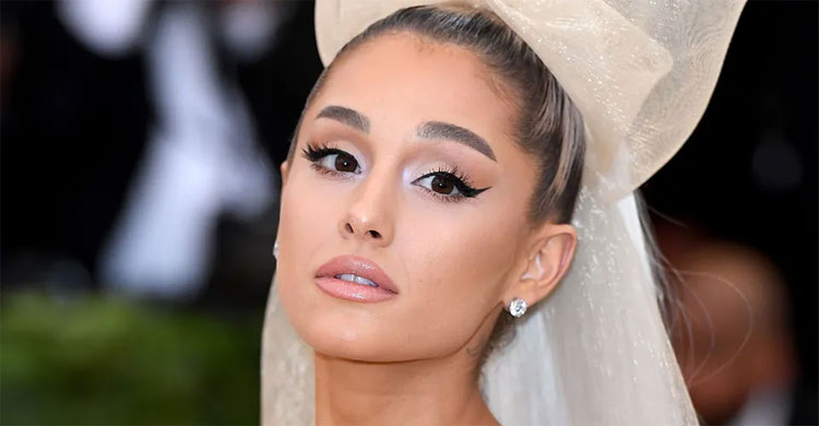 তারকাদের লিপস্টিক ট্রেন্ডে এখন কী আছে