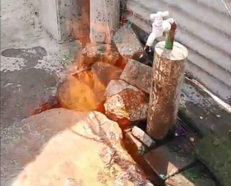 ডিপ টিউবওয়েলে উঠছে চায়ের মতো গরম-লবণাক্ত পানি