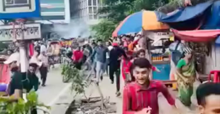 ঢাকায় আওয়ামী লীগের ঝটিকা মিছিল নিয়ে &lsquo;বিপাকে&rsquo; পুলিশ