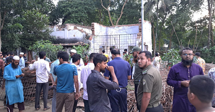 নেত্রকোনায় ছাদ ধসে ৩ শ্রমিক নিহত