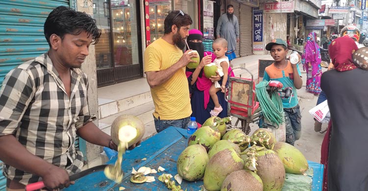দাবদাহে রমরমা শরবত বিক্রি