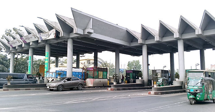 শাহ আমানত সেতুর টোল প্লাজায় যানজটে নাকাল যাত্রীরা