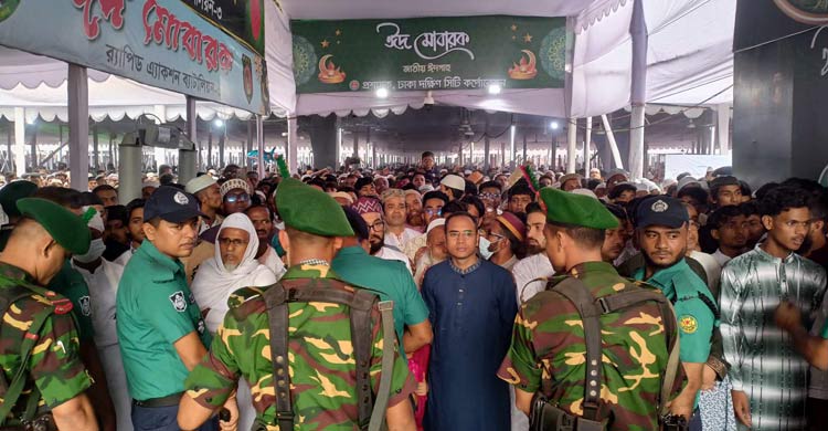 ঢাকার মানুষের নিরাপত্তায় সড়কে কাটছে পুলিশের ঈদ