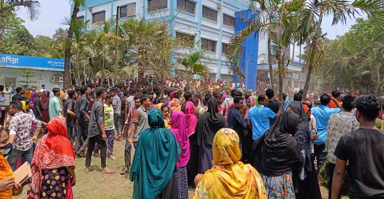 আইনশৃঙ্খলা বাহিনীর সঙ্গে শ্রমিকদের দফায় দফায় সংঘর্ষ, আহত শতাধিক