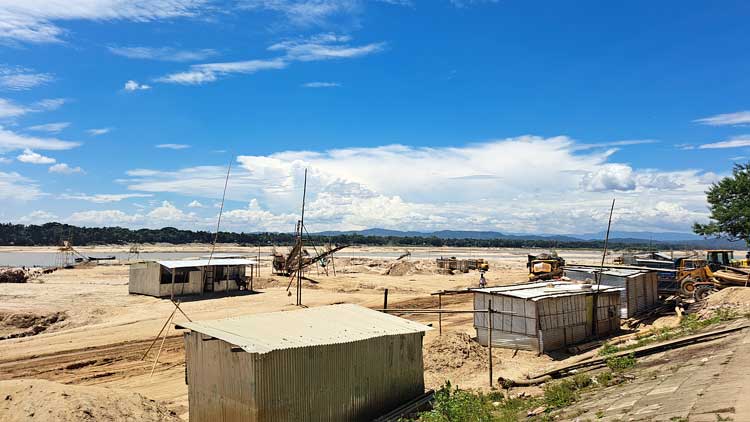 ৫০ গ্রামের দুঃখ সোমেশ্বরীর বুকের বালু